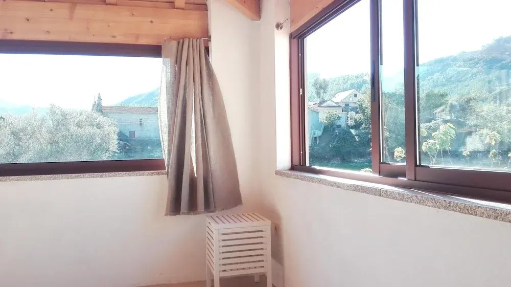 House with 2 Bedrooms in Cabril , with Wifi