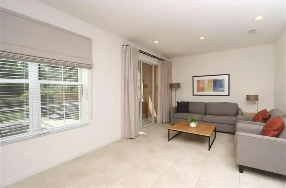 Gated Community With Private hot tub Near Disney!!!