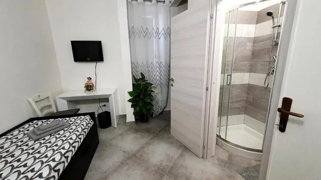 rooms cris