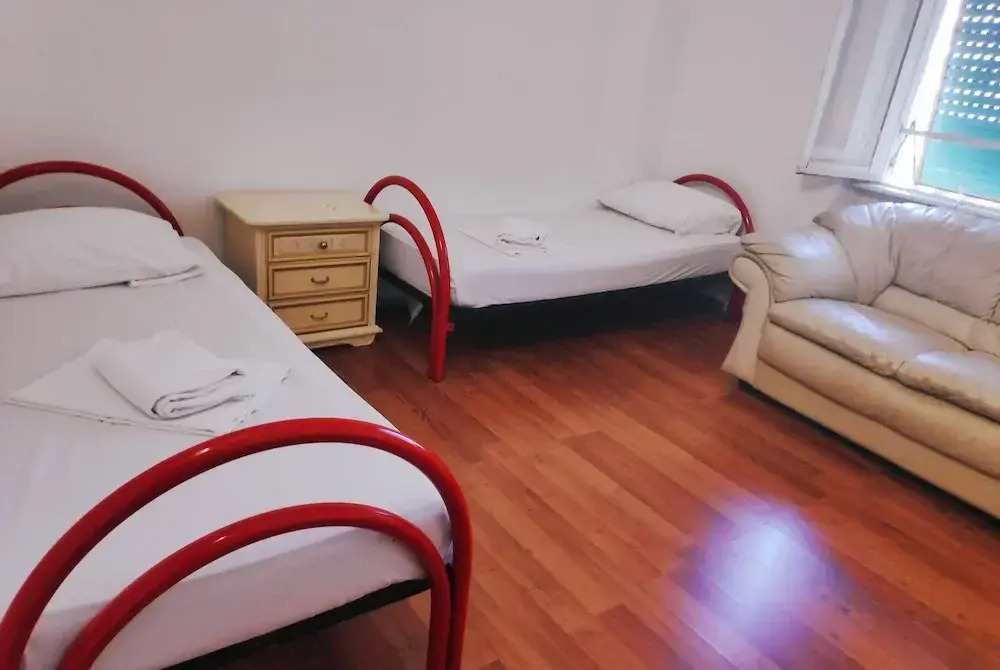 Host Roma