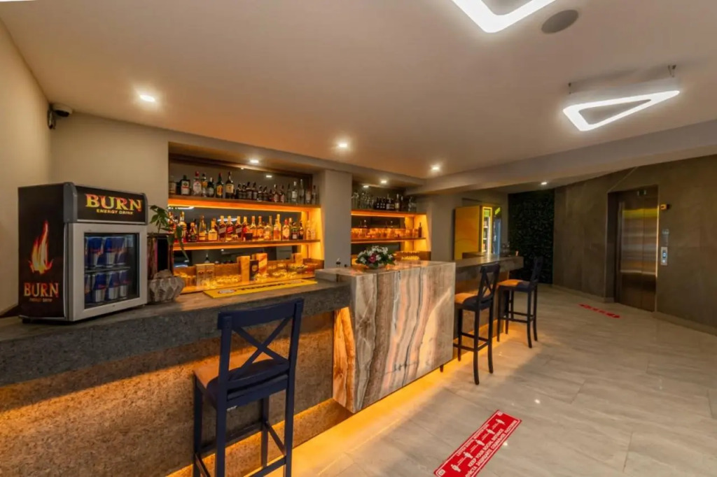 Tema 242 Hotel