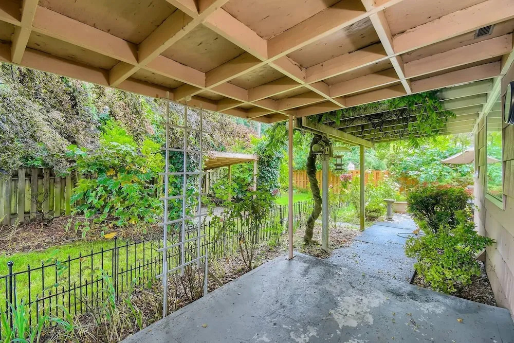 Charming Single Level 4 Bedrooms Gresham Home Near Pdx, Edgefield and Mt Hood