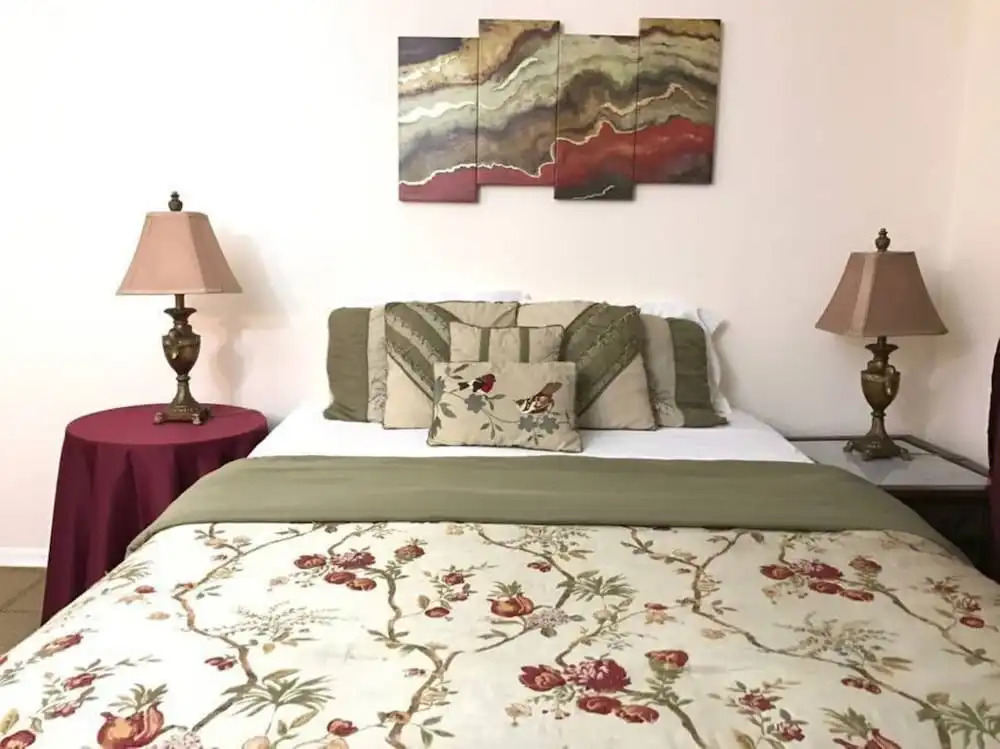 Private Room 2 - Near NYC, EWR & Outlet Mall