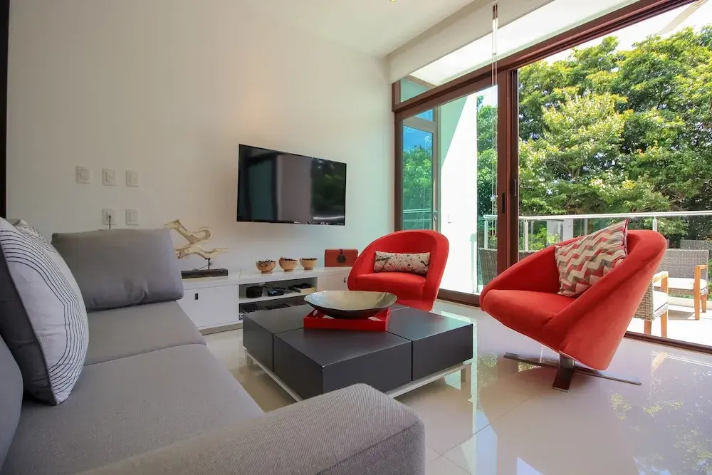 Apt in Exclusive Building by Olahola