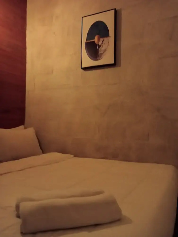 The 1975 Hotel Empire