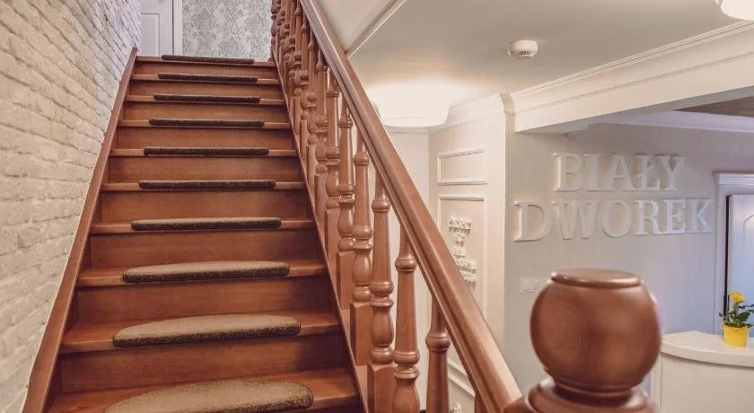 Dom Goscinny Bialy Dworek