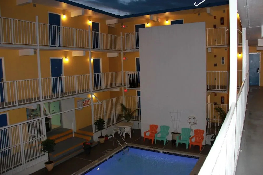 Seaside Inn & Suites