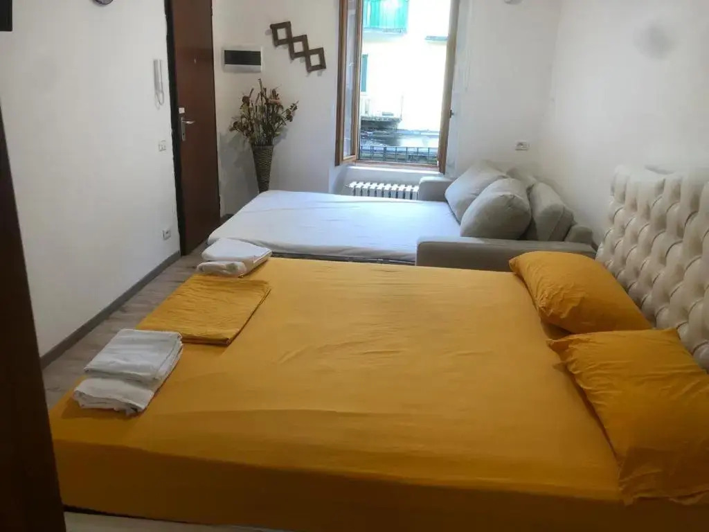 Supercentral one room flat, 16 min to Bergamo airport