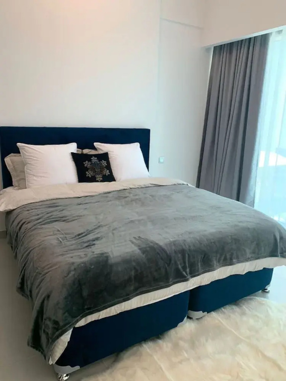 Luxurious and Spacious One-bedroom Apartment in the Heart of Dubai