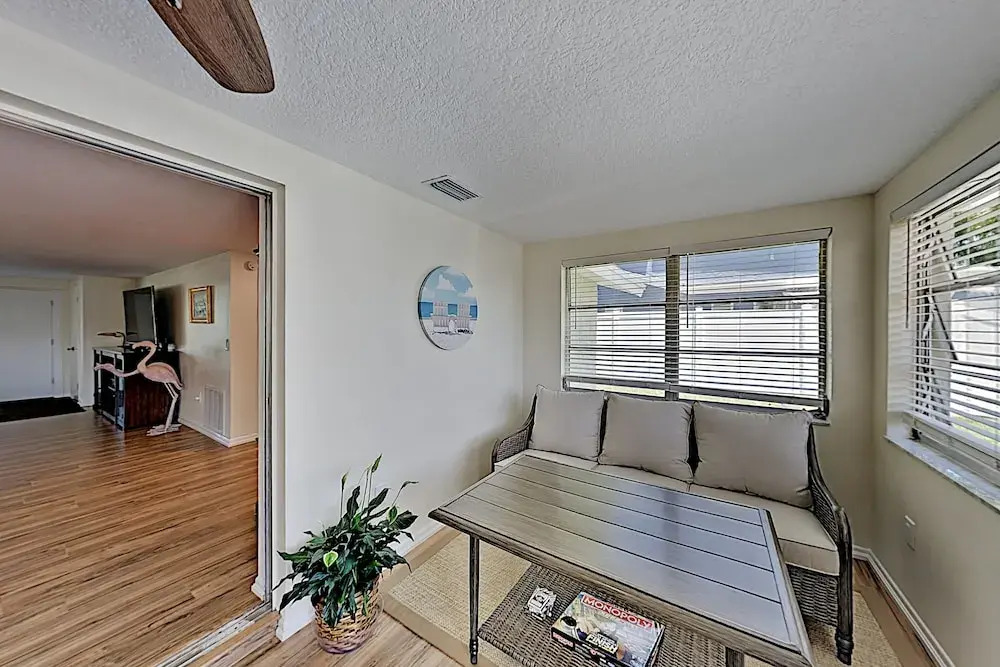 Canal-front Coastal Boat Dock & 2 Kayaks! 2 Bedroom Home