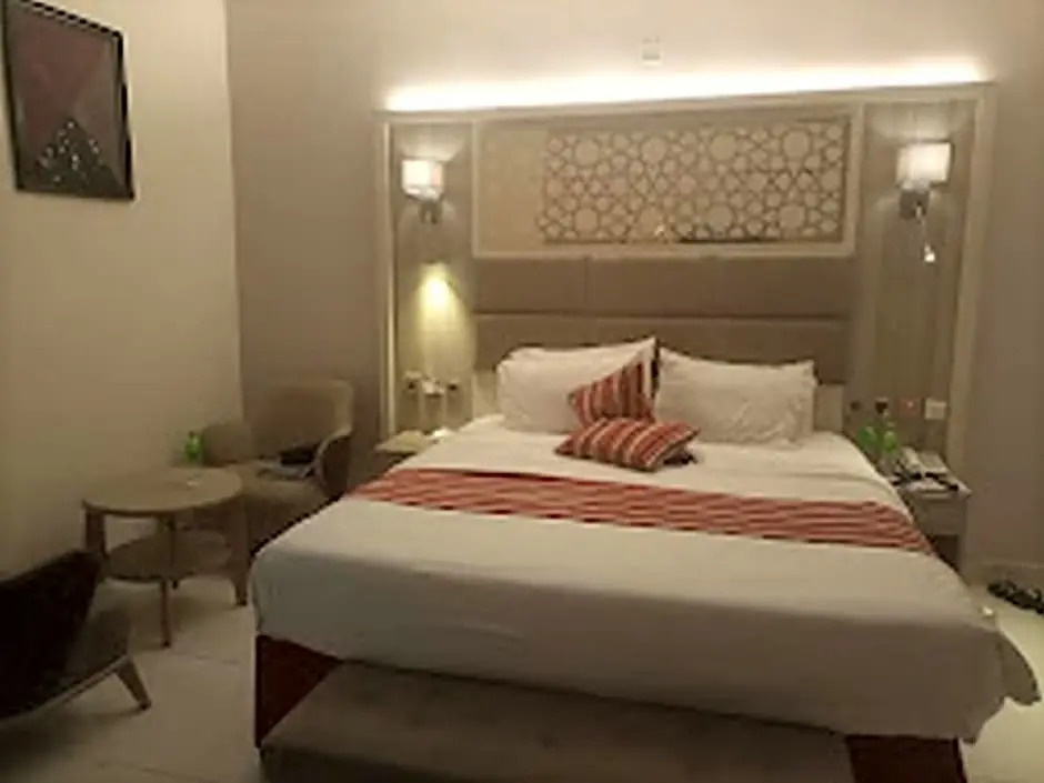 Springhill Hotel & Suites