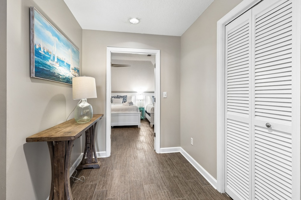 The Inn At Crystal Beach Ph 702 4 Bedroom Condo