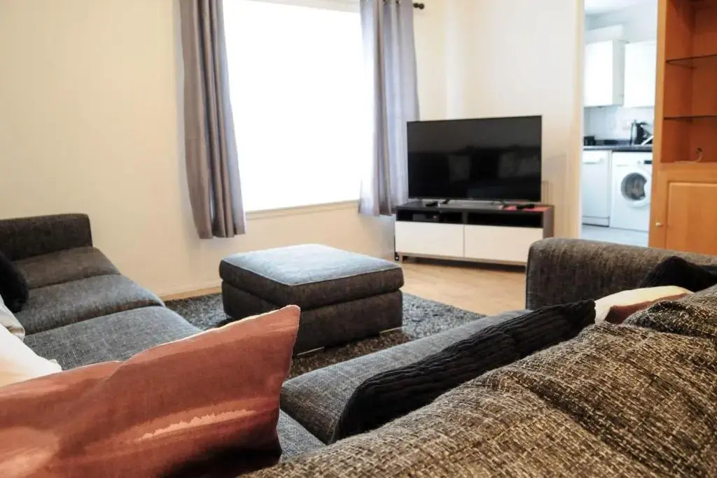 Peaceful and Quiet Apartment in a Bustling City