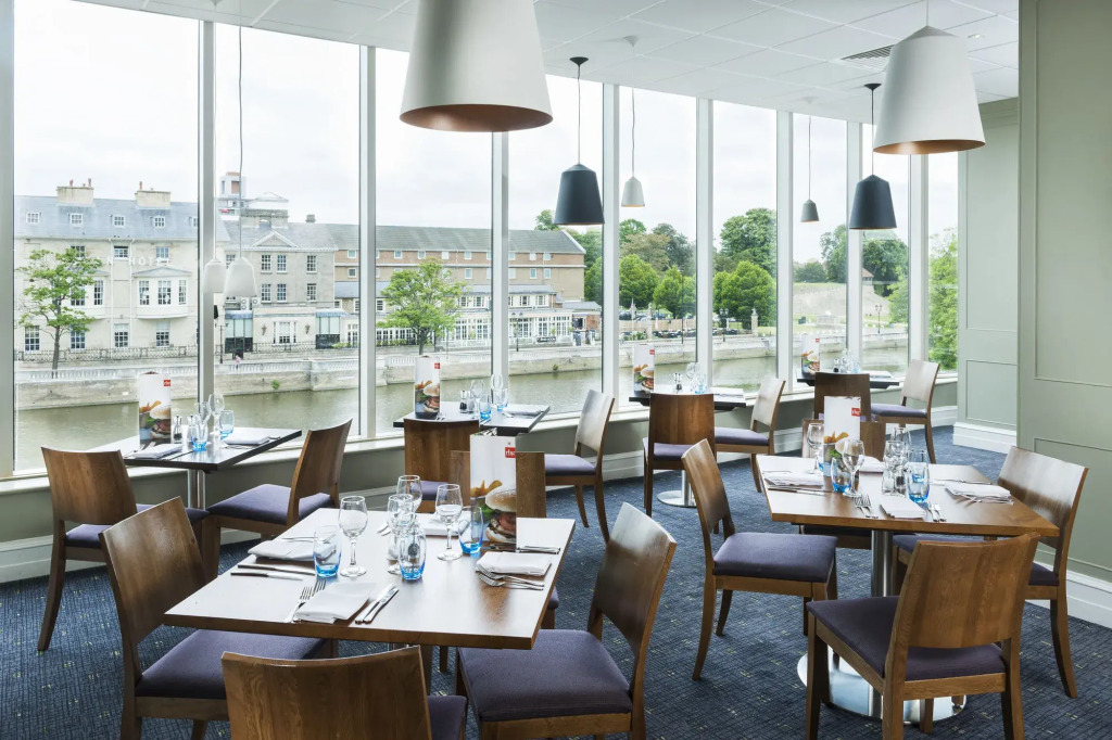 Отель Mercure Bedford Centre Hotel