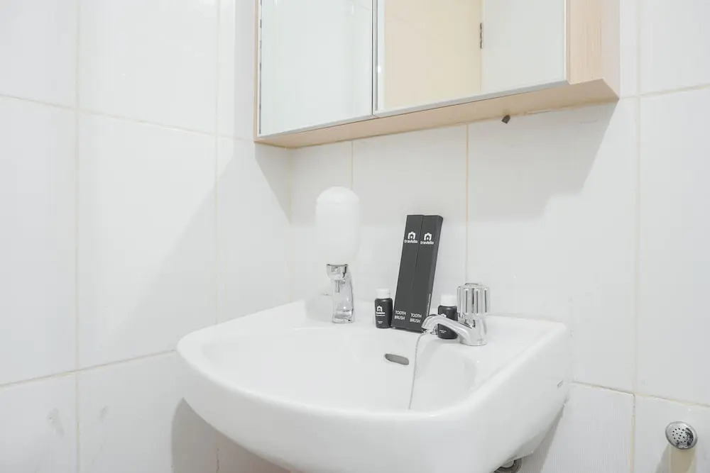 Comfortable and Homey Studio at Amethyst Apartment