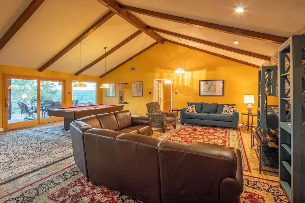 111 Wimberley - 6 Bedroom Home