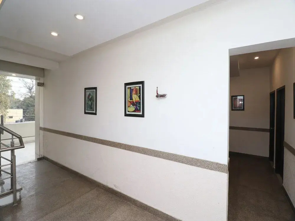 OYO 27921 Hotel Shalimar