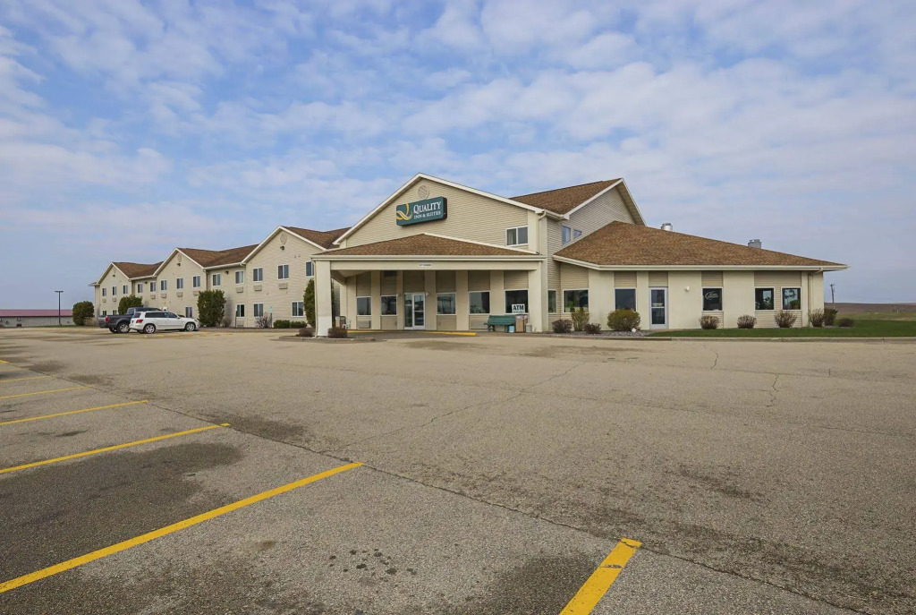 Quality Inn & Suites Belmont - Platteville
