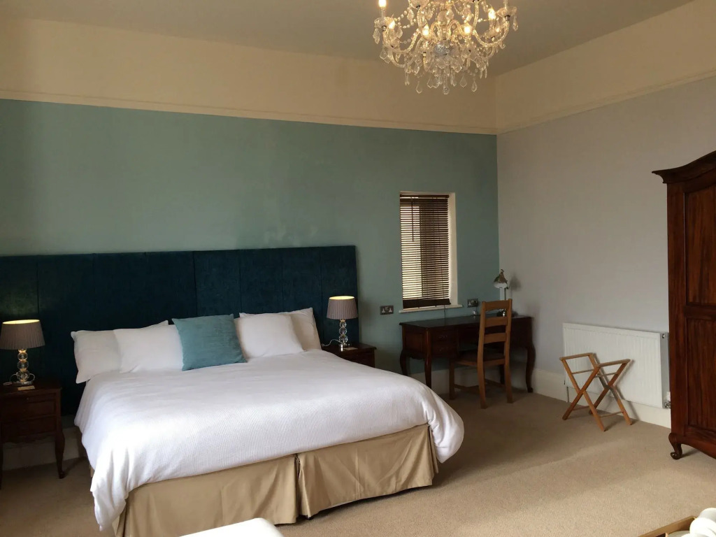Crofton House Hotel