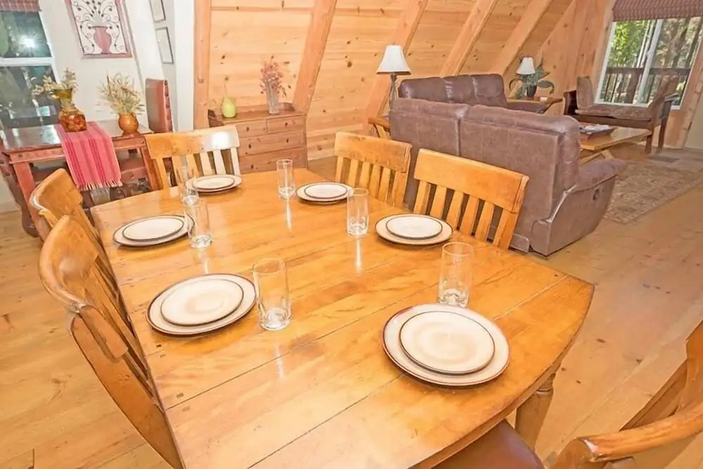 3614 Saddle Road 3 Bedroom Cabin by RedAwning
