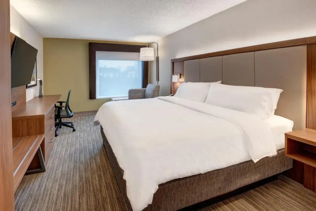 Holiday Inn Express & Suites West Long Branch - Eatontown by IHG