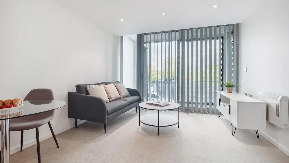 Spacious 2BR Apartment in Prime Central Location
