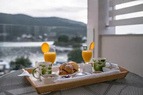Holidays Roko - Sea View Apartments with Pool