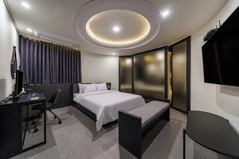 Daejeon Brown Dot Wolpyeong
