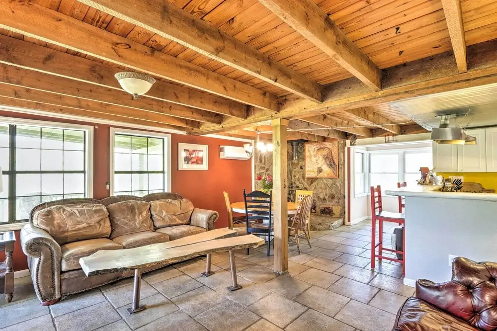 Charming Cottage w/ Deck in Blue Ridge