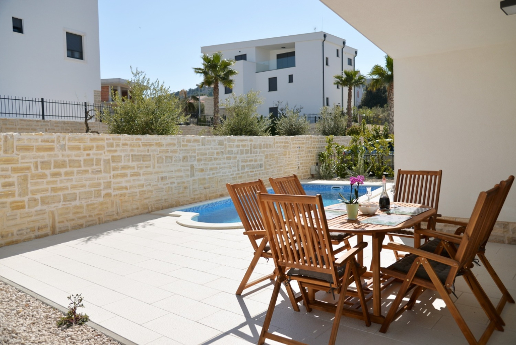 Apartment Nata - free parking A1 Murter, Island Murter