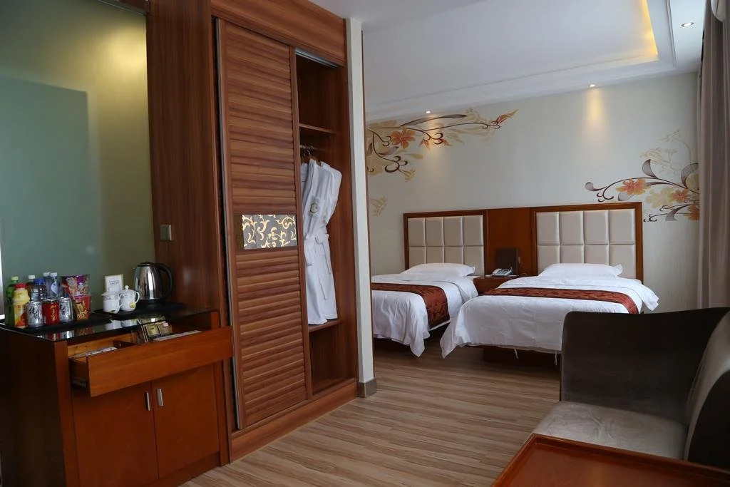 Golden Moon Business Hotel