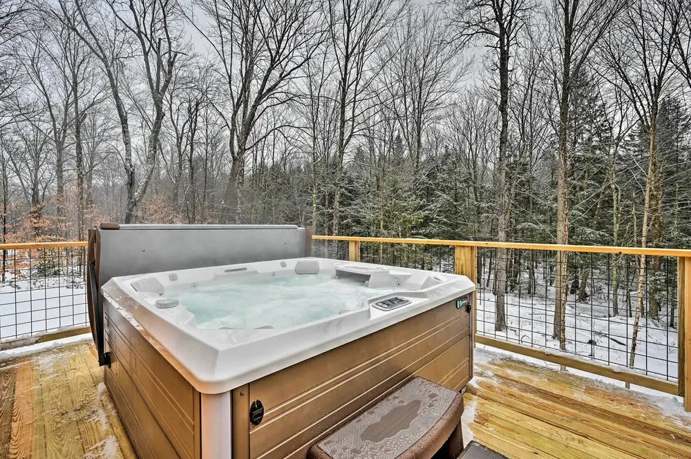 Newly Built Cabin w/ Hot Tub - 16 Mi to Stowe Mtn!