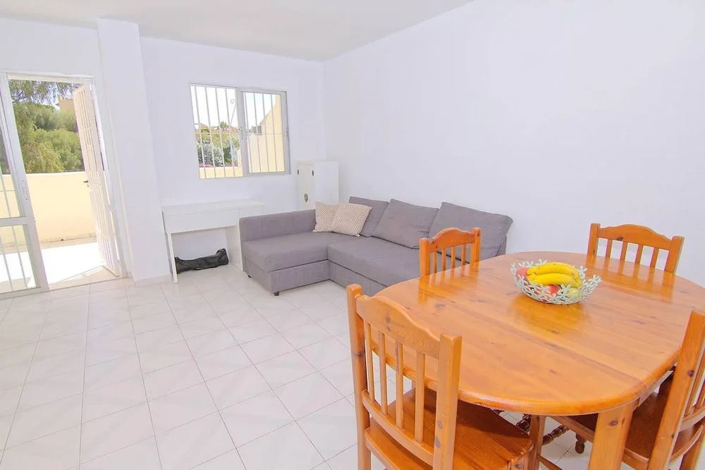 Apartment with 2 Bedrooms in Calahonda, with Pool Access And Terrace