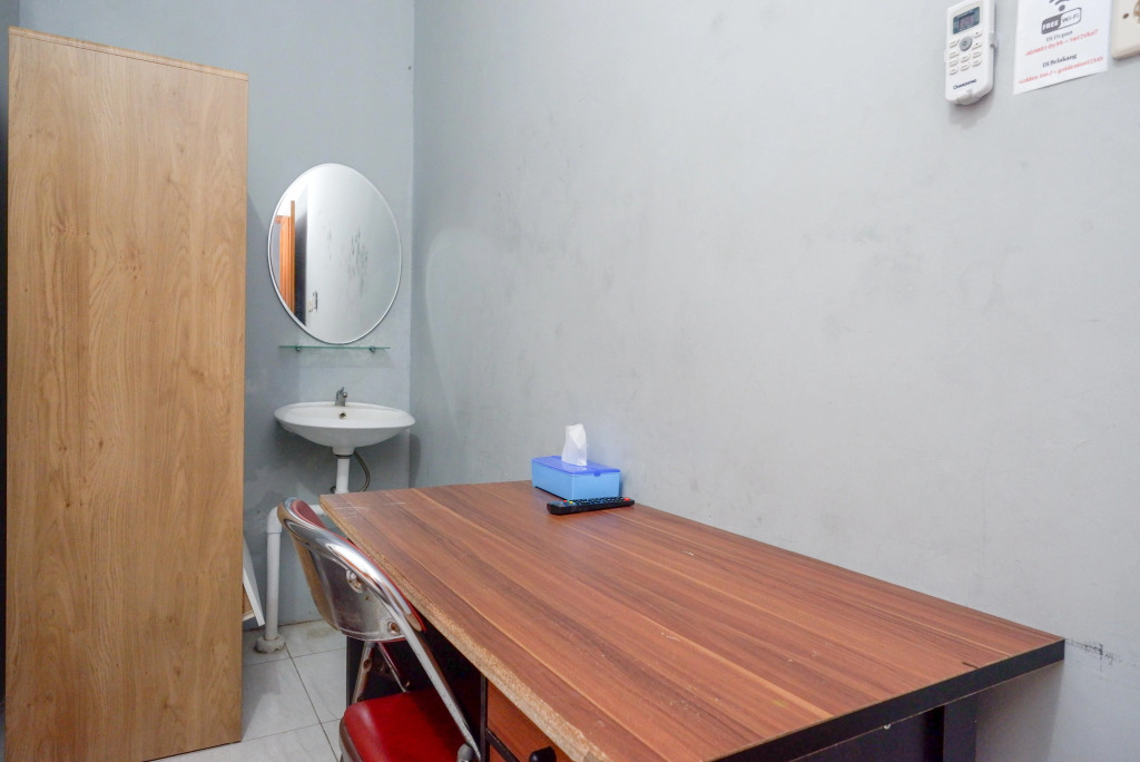 RedDoorz At Golden Inn Tugu Yogyakarta