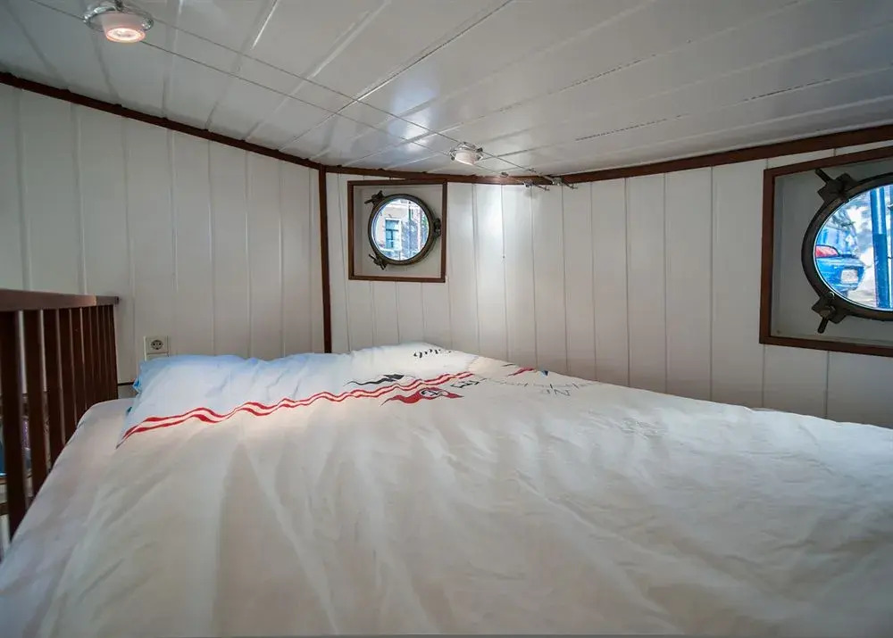 Houseboat Apartments - Canal Belt East Area