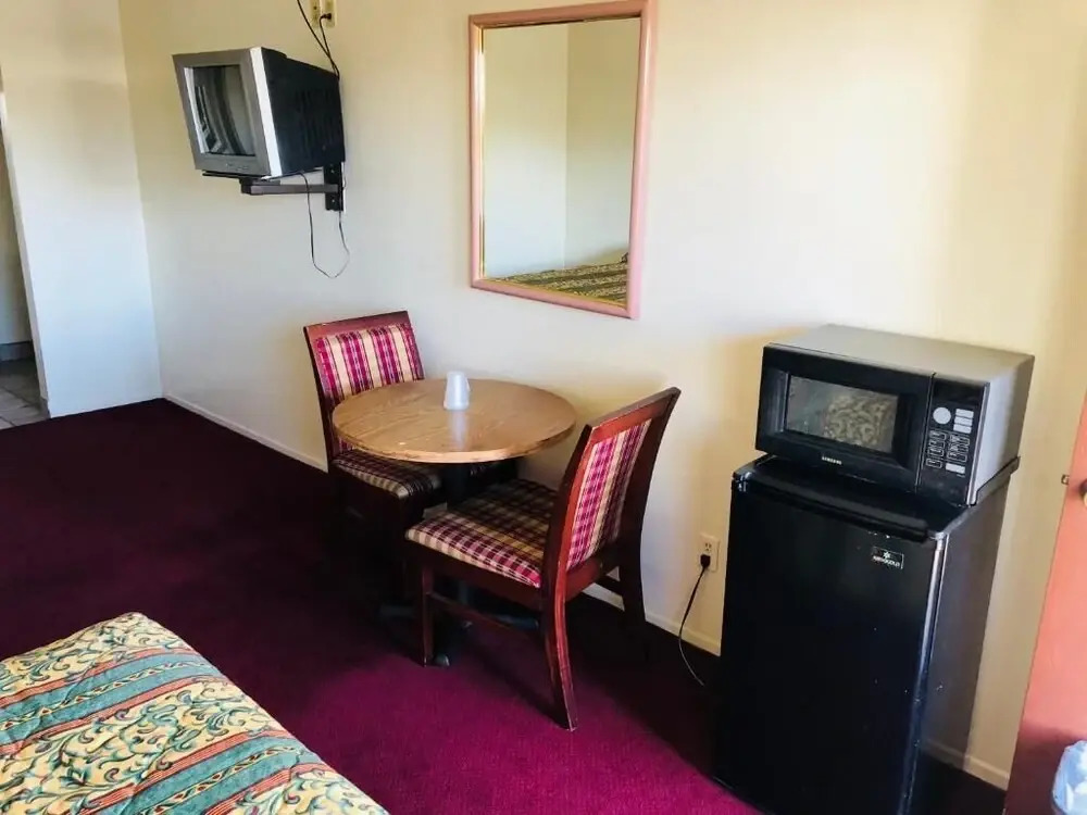 Sands Motel by Ontario Airport & Toyota Arena