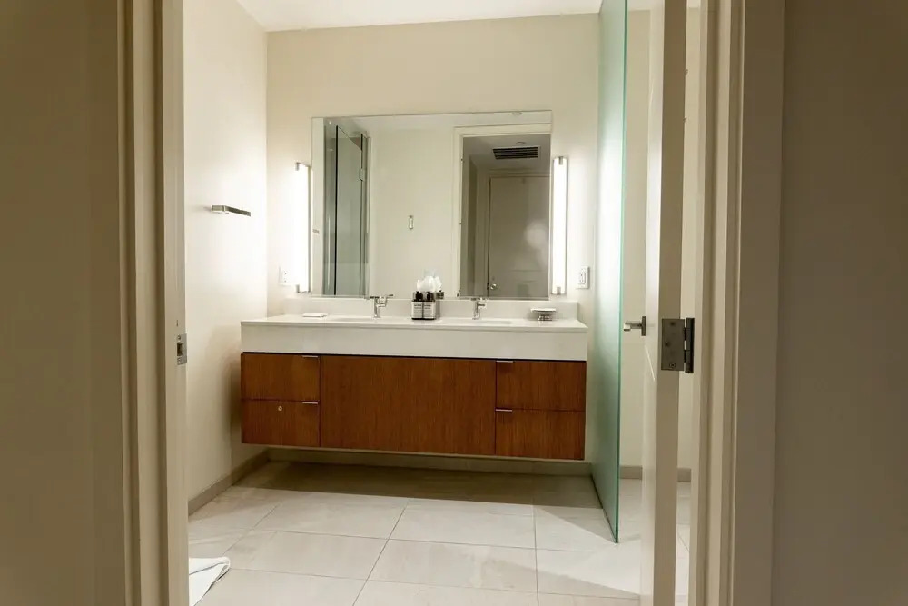 Mountain Modern 3 Bedroom Deluxe Condo, Sleeps 10 by RedAwning