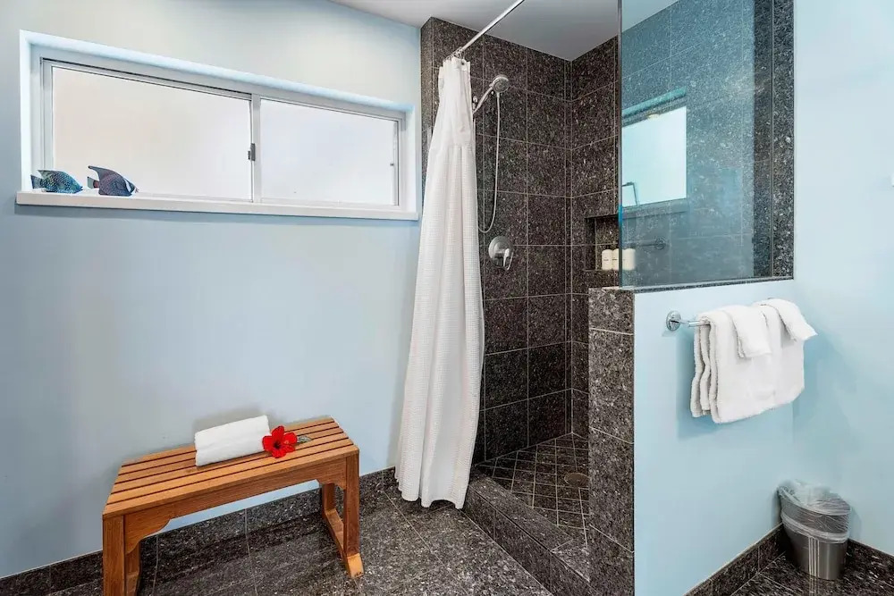 Corner Unit - AC & Wifi - Concierge Included - Vrkcv