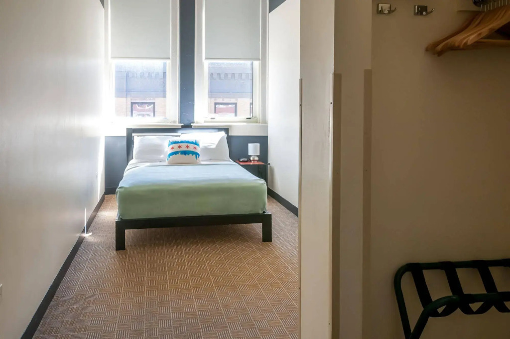 HI Chicago Hostel