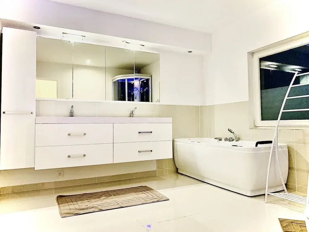 Chic Holiday Home in Nieuwpoort With Whirlpool