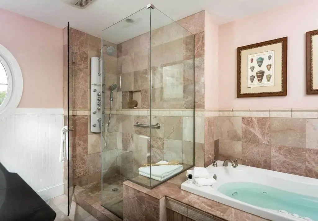 Grand Harbor Inn