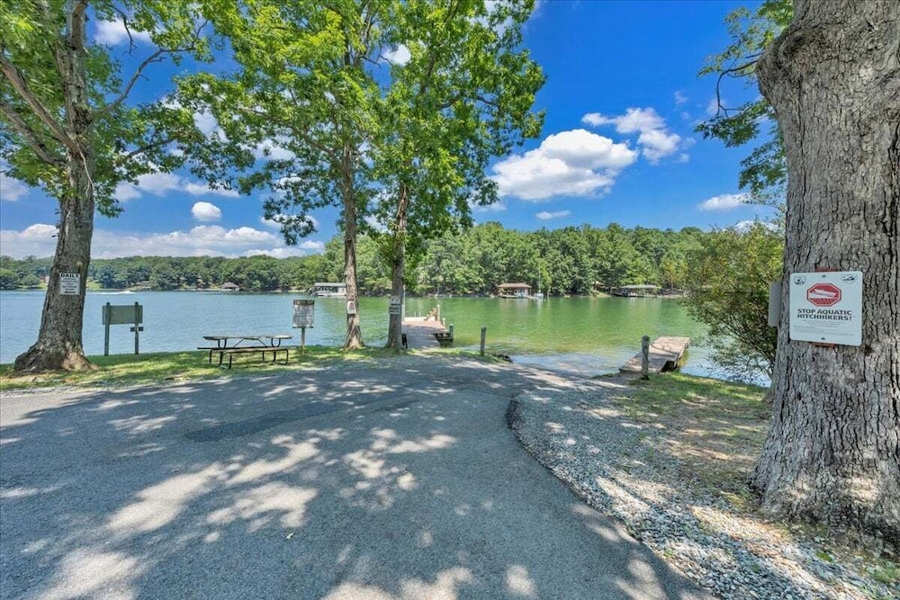Lakeview Village East - Community Pool, Tennis & Boat Ramp