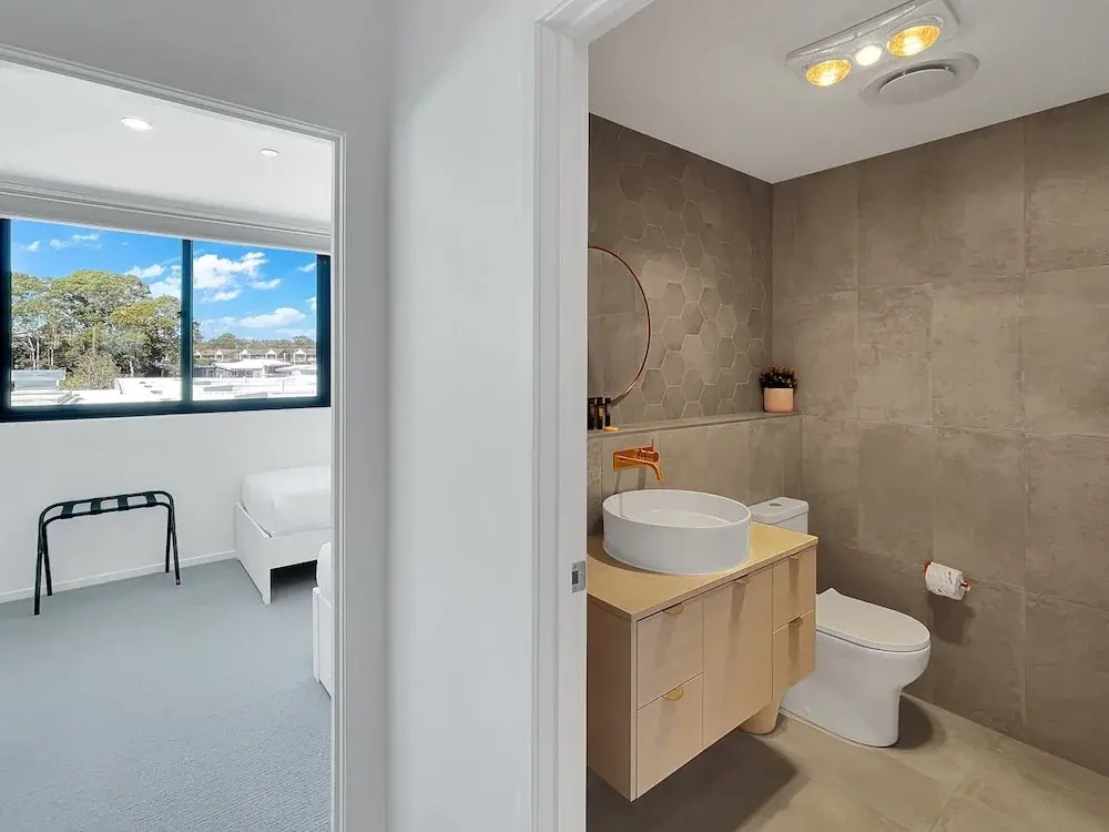 Modern 2-bedroom Apartment With Pool Access