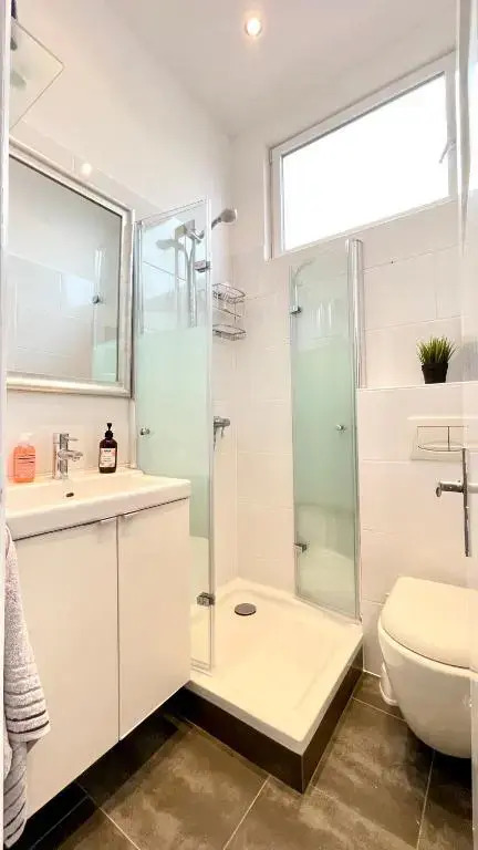Schönes City-Apartment mit 2 Schlafzimmer, Parkplatz, ruhig und hell, D46-DG