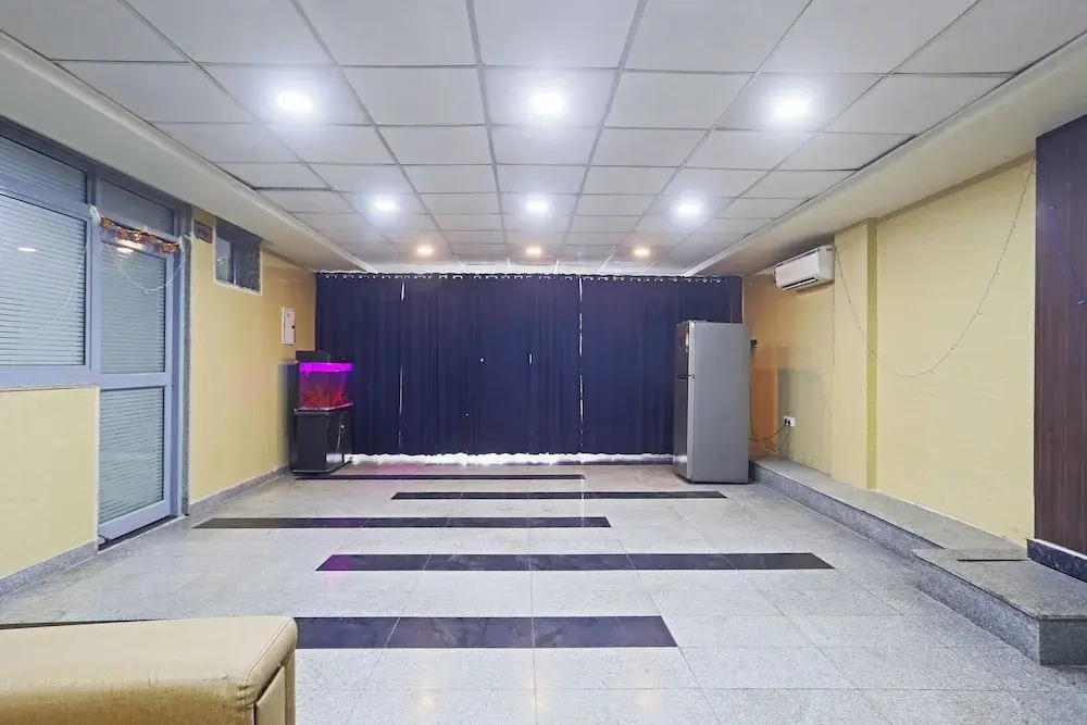 Hotel Aerostar Gold Near Yashobhoomi