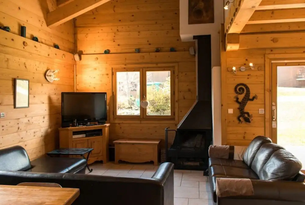 Brilliantly located spacious 4-Bedroom Chalet
