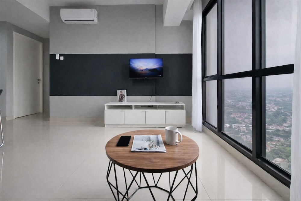 Homey And Spacious 3Br With City View At Apartment The Ayoma