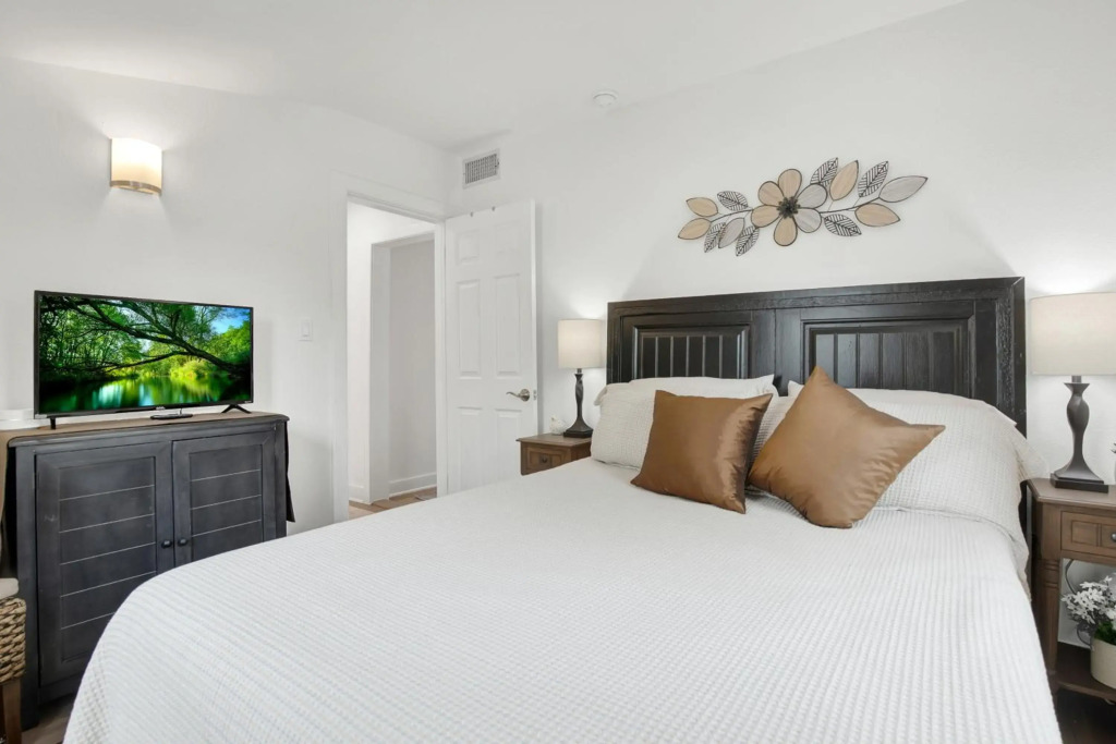 Awesome Haus With Gameroom, 4blks to Center of Town!