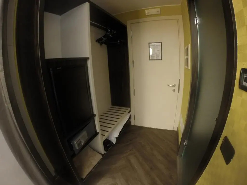 Iris Hotel