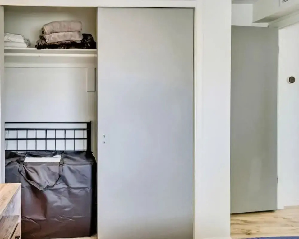 Charming 2BR w King Queen Close to SLC